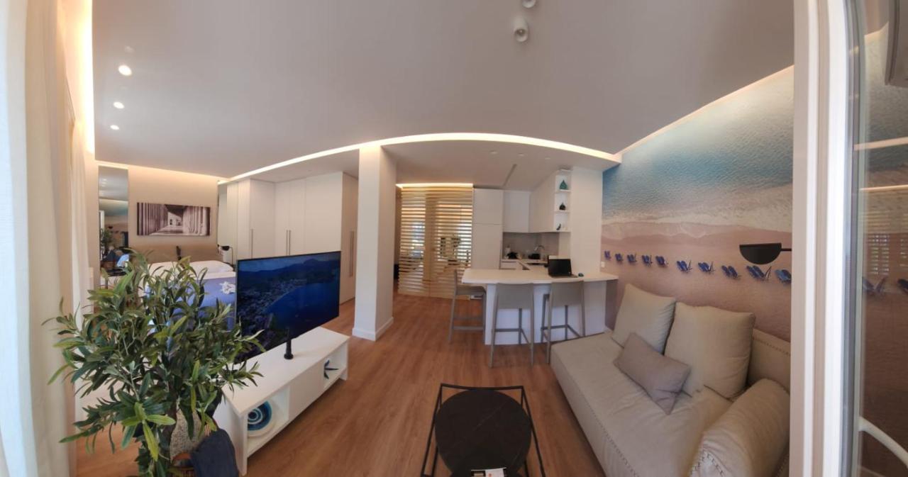 Renovated Apartment With Roof Garden Access, 15 M Walk To Acropolis Athens Exterior photo