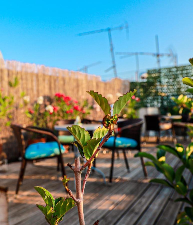 Renovated Apartment With Roof Garden Access, 15 M Walk To Acropolis Athens Exterior photo